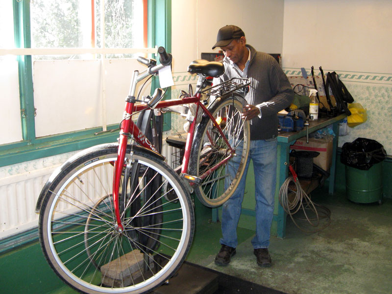 En cykel repareras i verkstaden